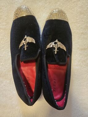 JiTai Black Velvet Slip-Ons with Gold Studded Toe Caps and Crest Emblem